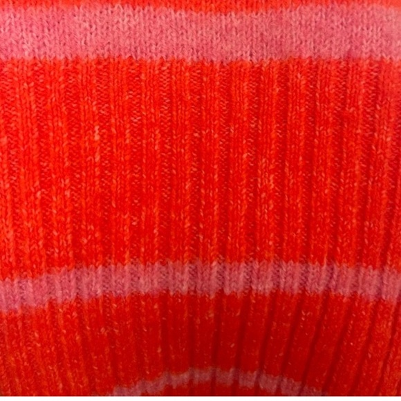 PINK WITH ORANGE STRIPED DETAIL. EXTREMELY SOFT. Size L - Picture 1 of 7